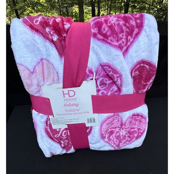 Brand New HD Designs Holiday Throw Valentines Day Collection Micro-Plush Blanket - Picture 2 of 6